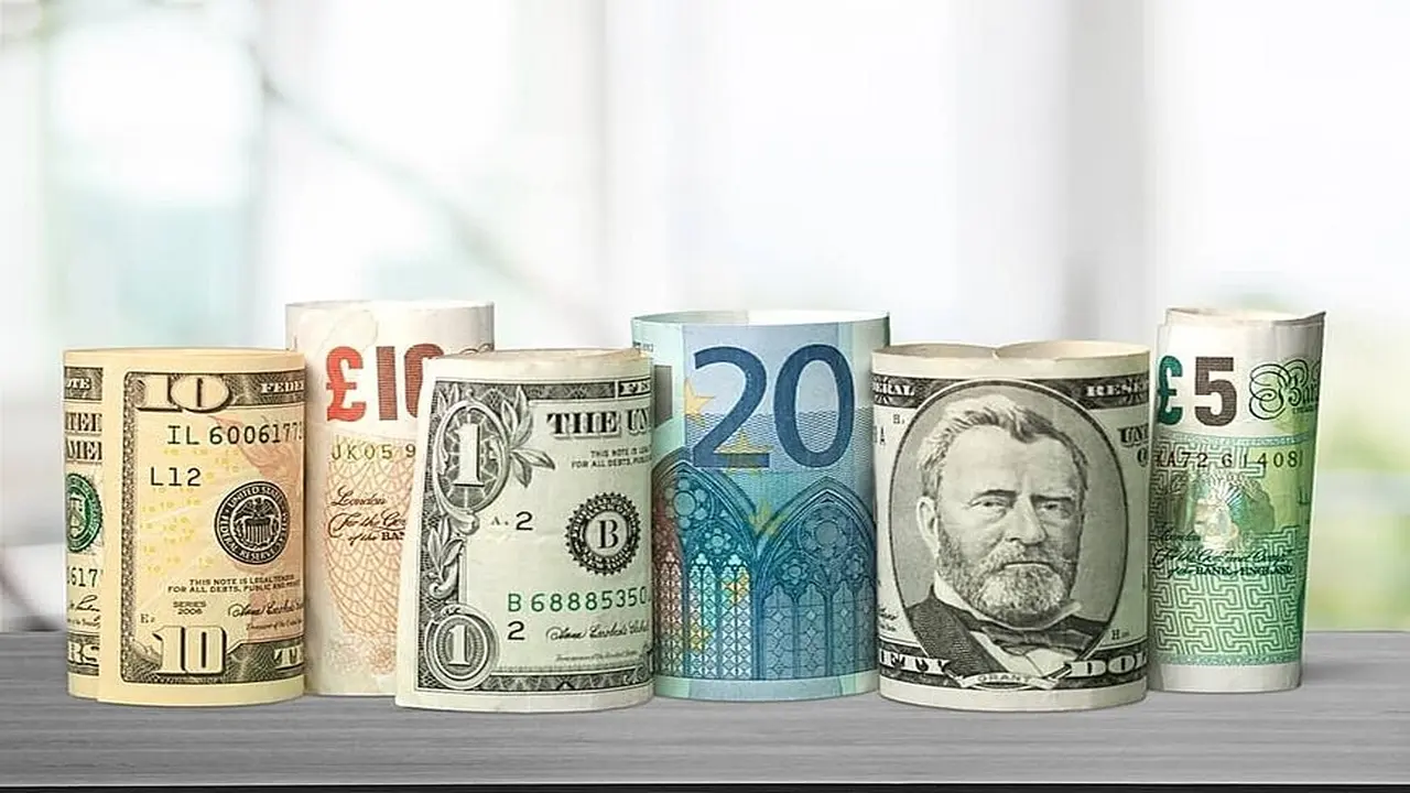 سعر صرف الدولار الأمريكي يتراجع اليوم وسط تقلبات اقتصادية واضحة